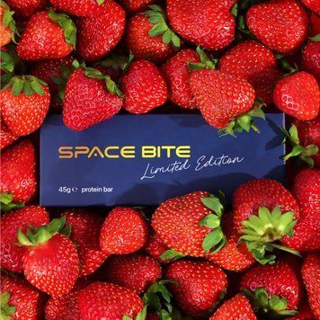 Space Bite - 10x45g Limited Edition Strawberry &mdash; оригинальный товар